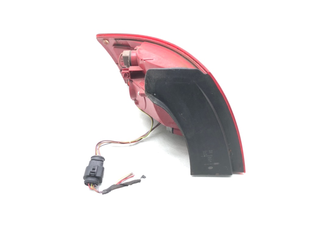 Фонарь задний правый бу для Audi A4 B7 1.8 Ti, 2006 г. Фонарь задний правый бу для Audi A4 B7 1.8 Ti, 2006 г.