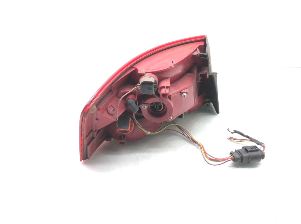 Фонарь задний правый бу для Audi A4 B7 1.8 Ti, 2006 г. Фонарь задний правый бу для Audi A4 B7 1.8 Ti, 2006 г.