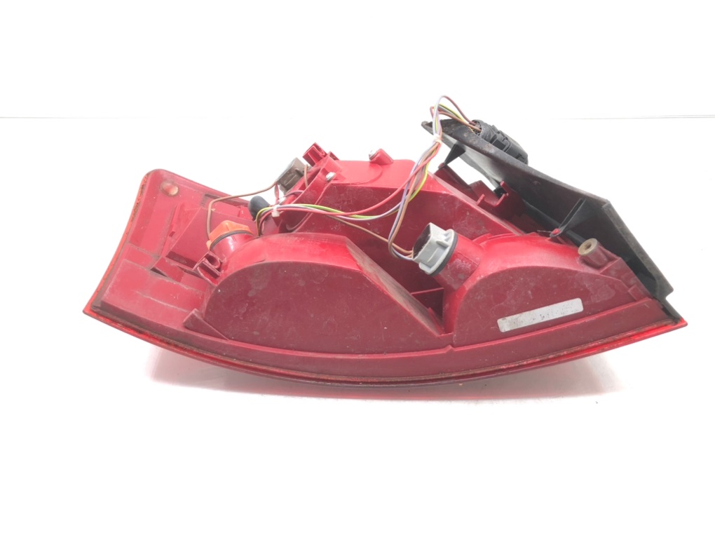 Фонарь задний правый бу для Audi A4 B7 1.8 Ti, 2006 г. Фонарь задний правый бу для Audi A4 B7 1.8 Ti, 2006 г.