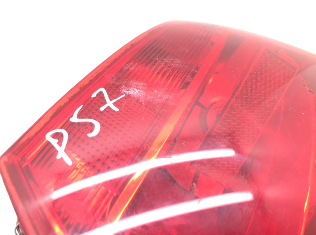 Фонарь задний правый бу для Audi A4 B7 1.8 Ti, 2006 г. Фонарь задний правый бу для Audi A4 B7 1.8 Ti, 2006 г.