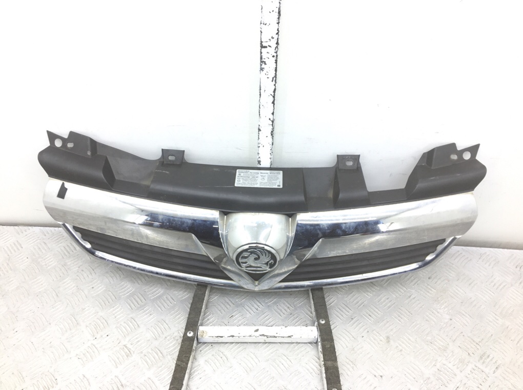 Решетка радиатора бу для Opel Zafira B 1.8 i,  2007 г.