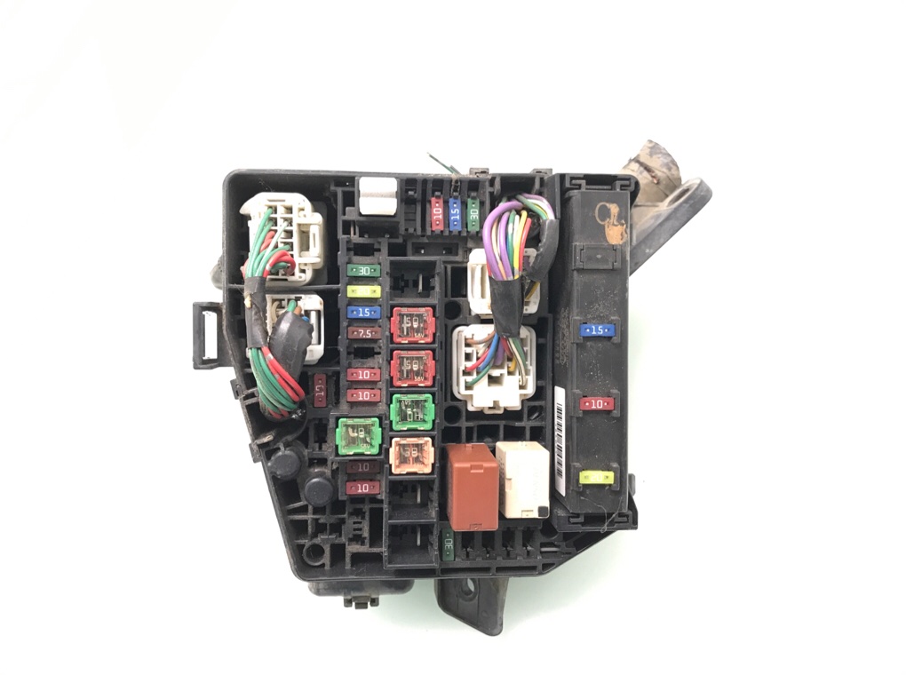 Блок предохранителей бу для Toyota Yaris XP9 1.3 i, 2010 г. Блок предохранителей бу для Toyota Yaris XP9 1.3 i, 2010 г.