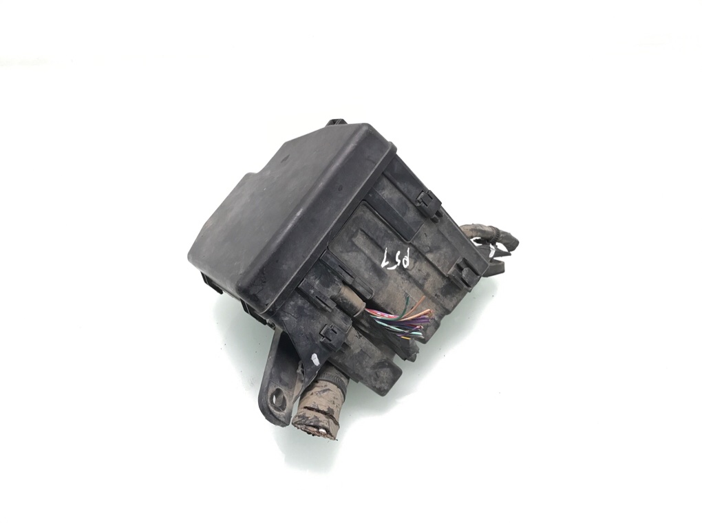 Блок предохранителей бу для Toyota Yaris XP9 1.3 i, 2010 г. Блок предохранителей бу для Toyota Yaris XP9 1.3 i, 2010 г.