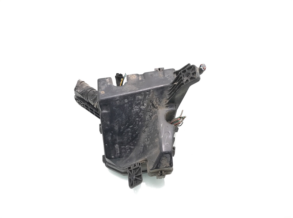 Блок предохранителей бу для Toyota Yaris XP9 1.3 i, 2010 г. Блок предохранителей бу для Toyota Yaris XP9 1.3 i, 2010 г.