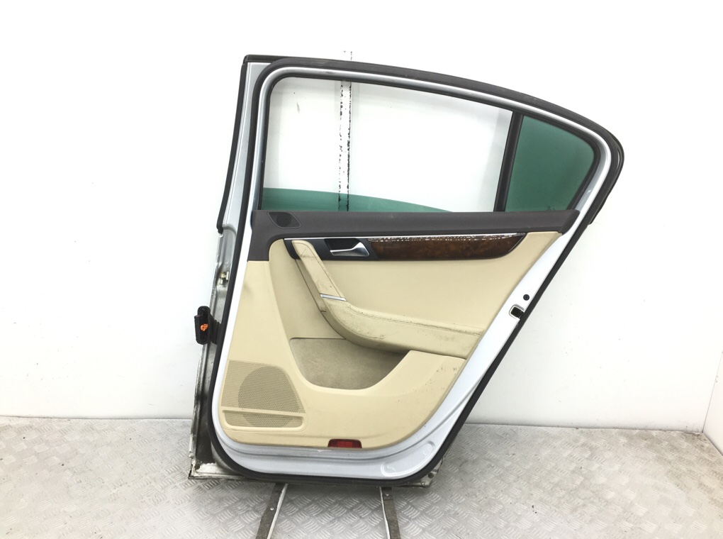 Дверь задняя правая бу для Volkswagen Passat B7 2.0 TDi,  2011 г.