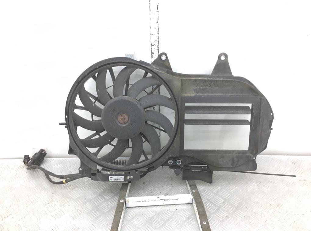 Вентилятор радиатора бу для Audi A4 B7 2.0 TDi, 2007 г.