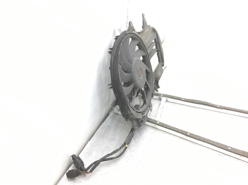 Вентилятор радиатора бу для Audi A4 B7 2.0 TDi,  2007 г.