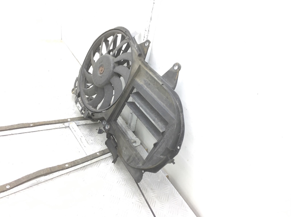 Вентилятор радиатора бу для Audi A4 B7 2.0 TDi,  2007 г.