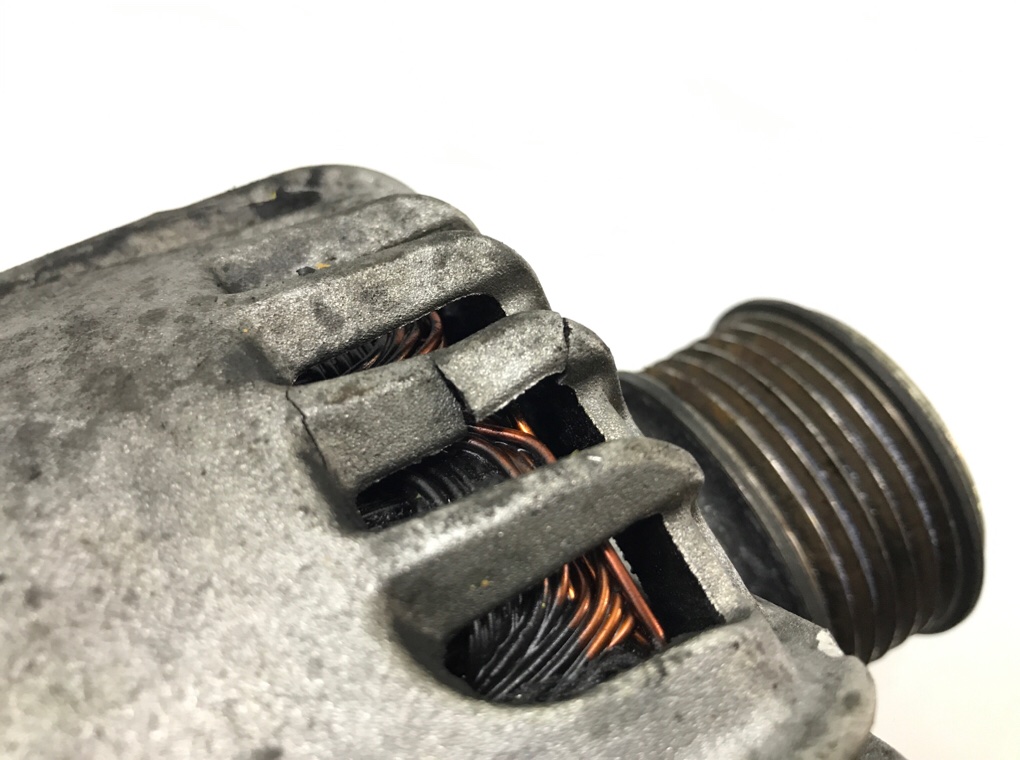 Генератор бу для Renault Megane 3 1.5 DCi,  2012 г.