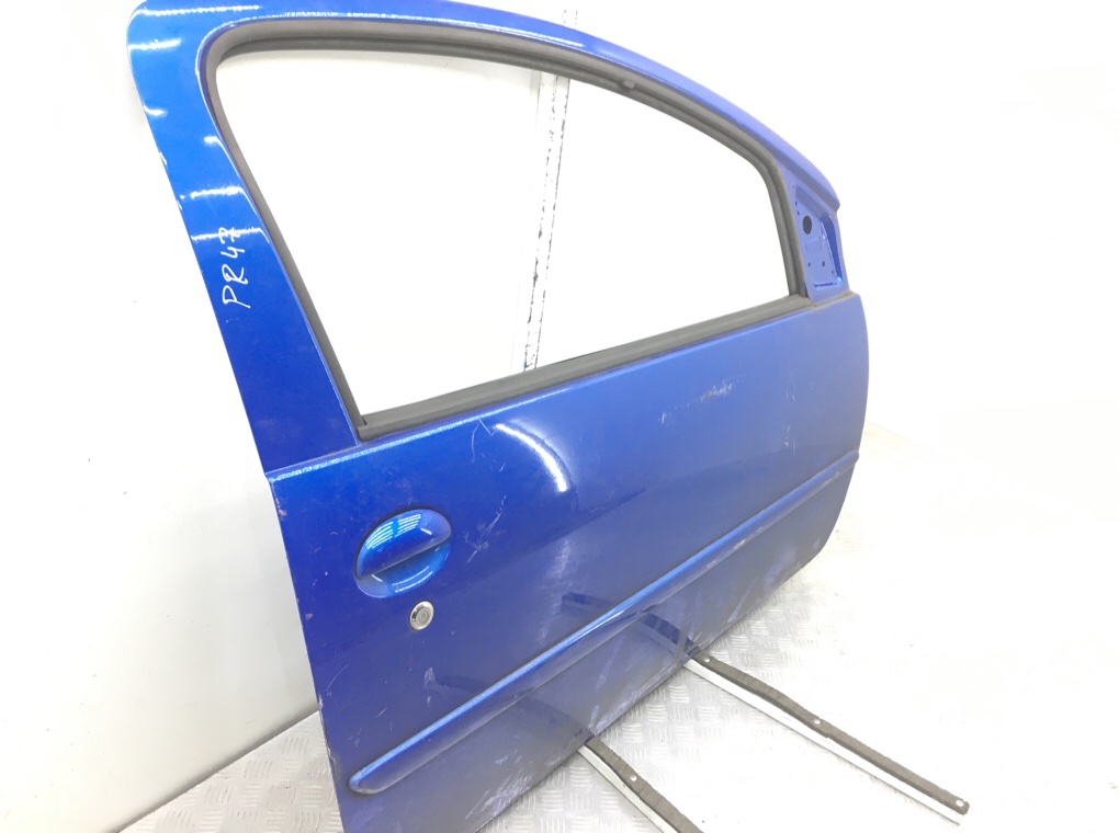 Дверь передняя правая бу для Toyota Aygo  1.0 i,  2009 г.