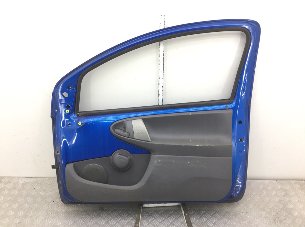 Дверь передняя правая бу для Toyota Aygo  1.0 i,  2009 г.