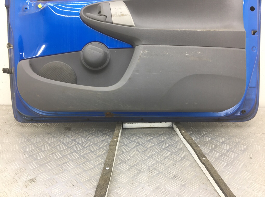 Дверь передняя правая бу для Toyota Aygo  1.0 i,  2009 г.