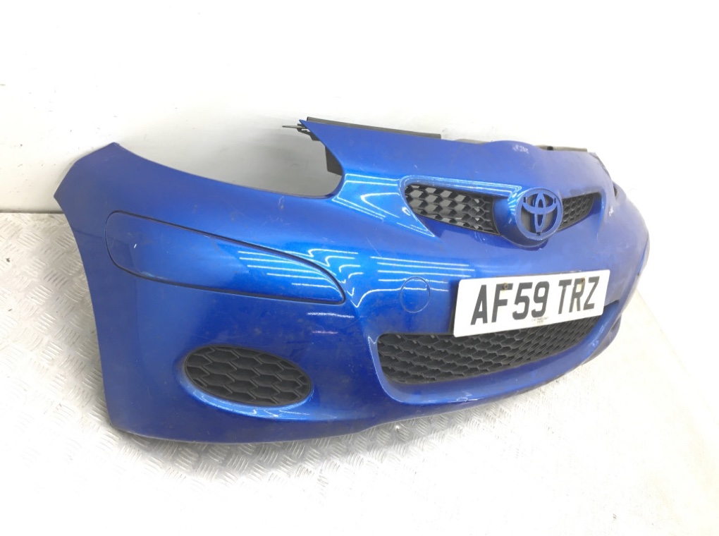 Бампер передний бу для Toyota Aygo  1.0 i,  2009 г.