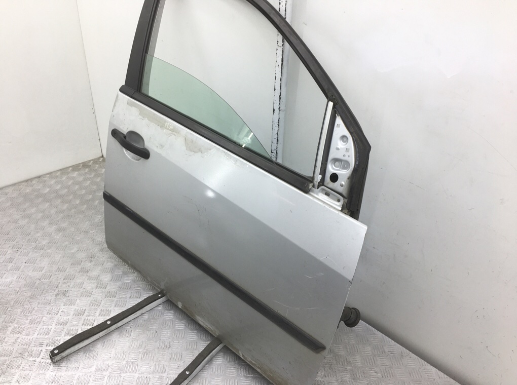 Дверь передняя правая бу для Ford Fiesta 5 1.4 i,  2002 г.