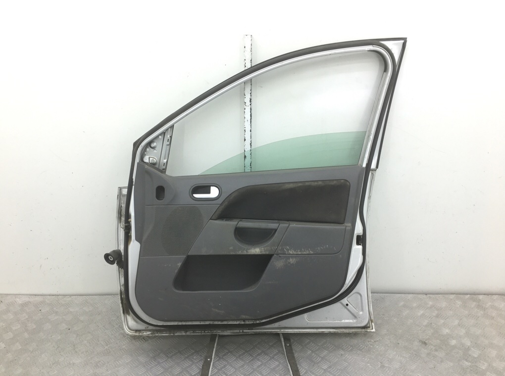 Дверь передняя правая бу для Ford Fiesta 5 1.4 i,  2002 г.