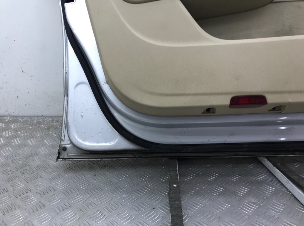 Дверь передняя левая бу для Volkswagen Passat B7 2.0 TDi,  2011 г.