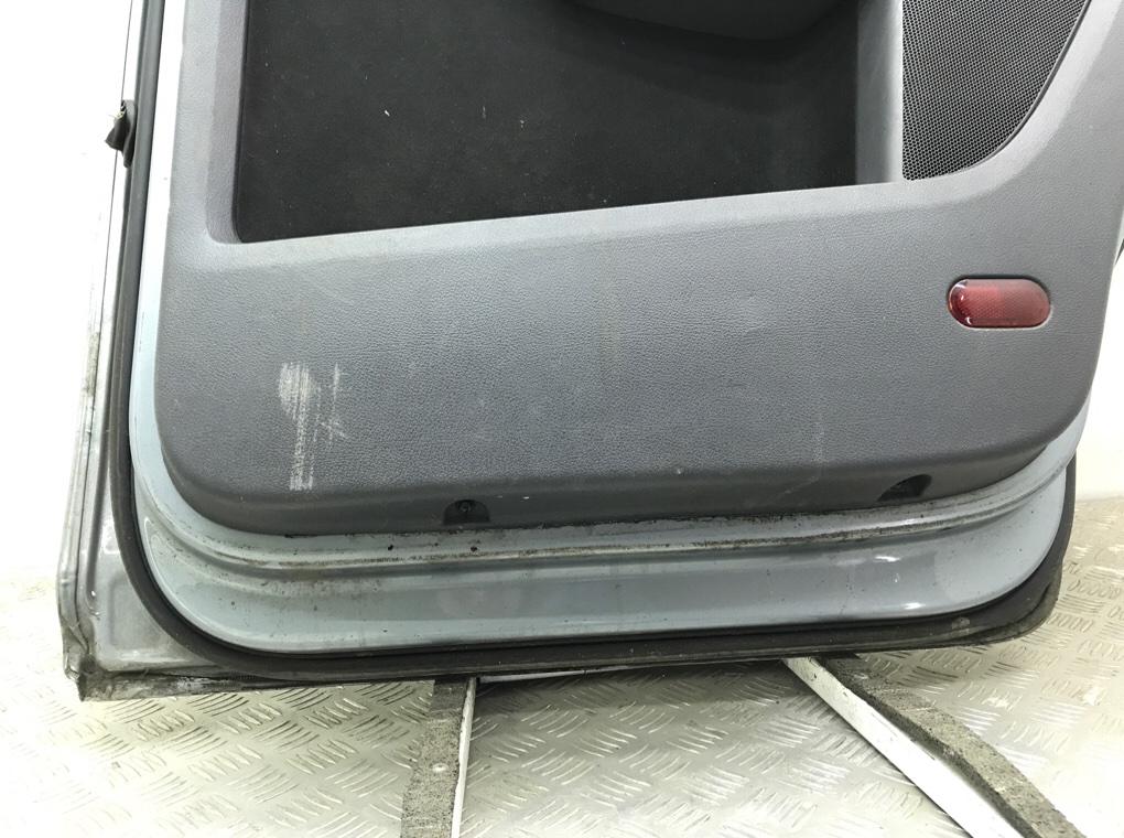 Дверь задняя правая бу для Volkswagen Touran  2.0 TDi,  2007 г.