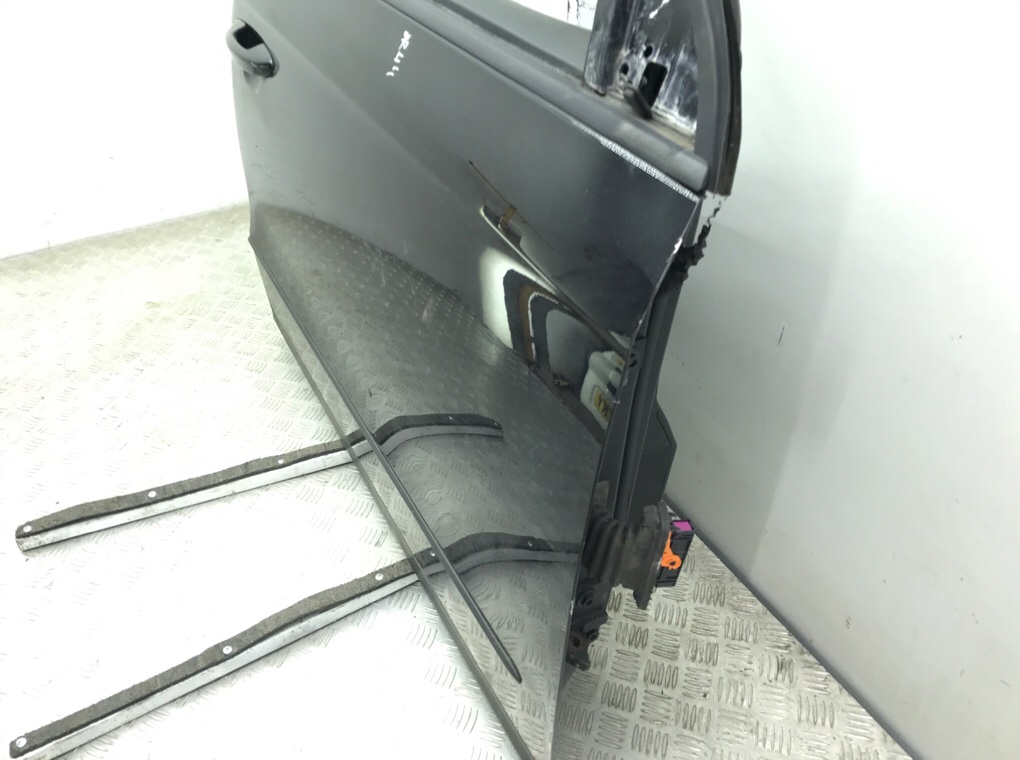 Дверь передняя правая бу для Volkswagen Passat B6 1.9 TDi,  2008 г.