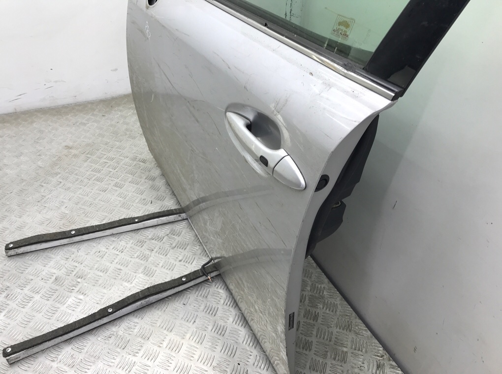 Дверь передняя левая бу для Lexus IS 2 2.5 i,  2006 г.