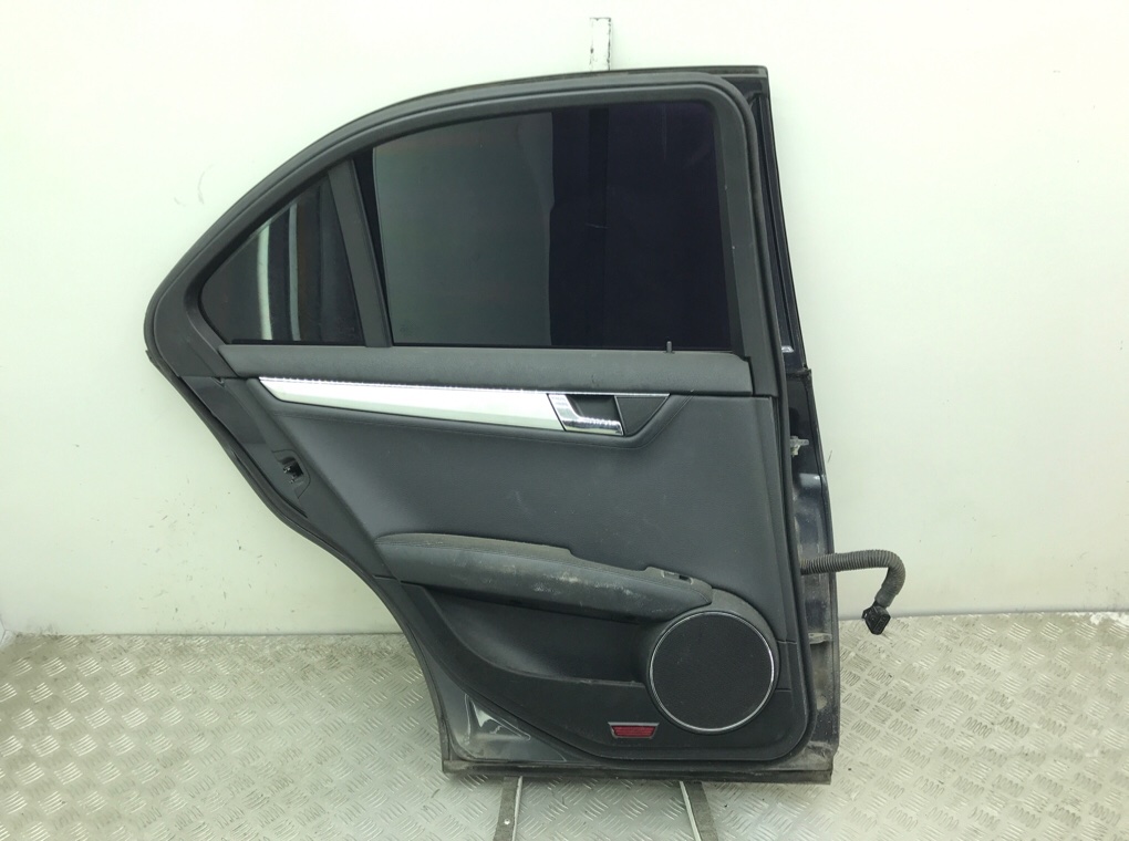 Дверь задняя левая бу для Mercedes C W204 3.0 CDI,  2009 г.