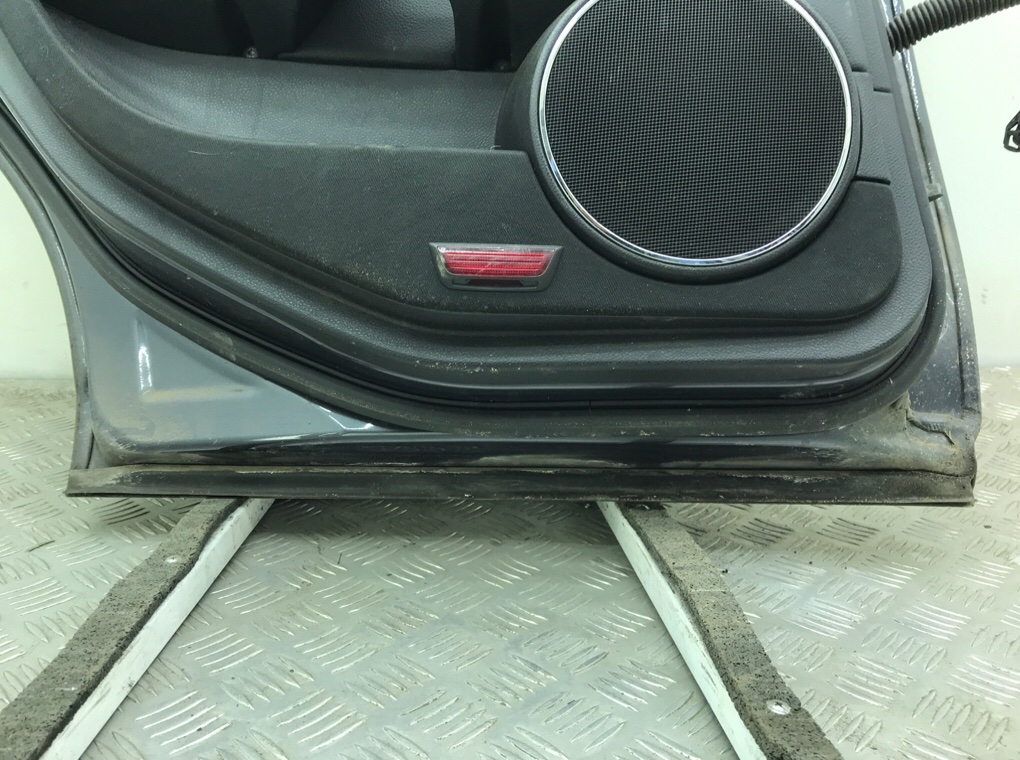 Дверь задняя левая бу для Mercedes C W204 3.0 CDI,  2009 г.