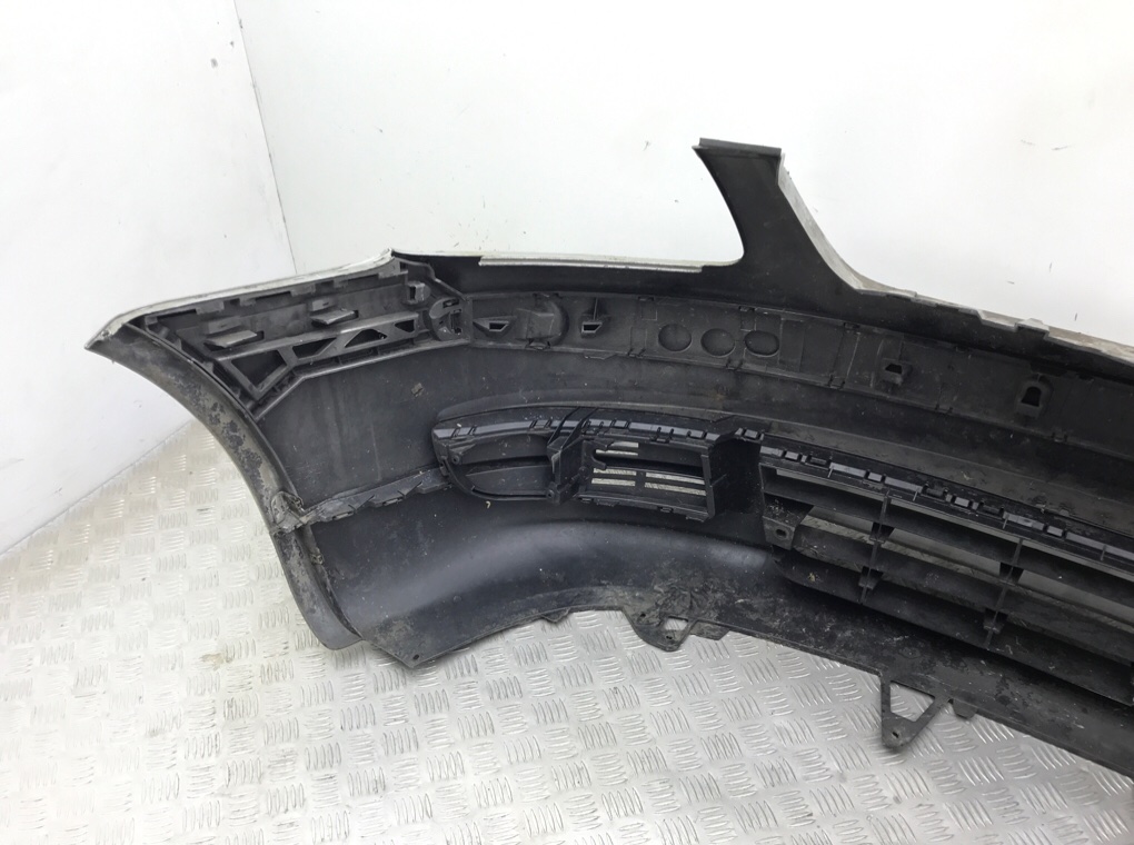 Бампер передний бу для Volkswagen Touran  1.9 TDi,  2006 г.