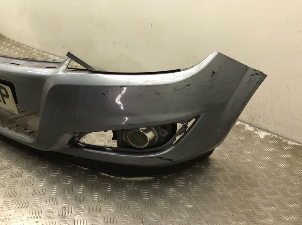 Бампер передний бу для Opel Astra H 1.8 i,  2008 г.