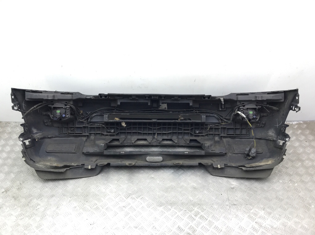 Бампер передний бу для Land Rover Discovery 4 3.0 TD,  2009 г.