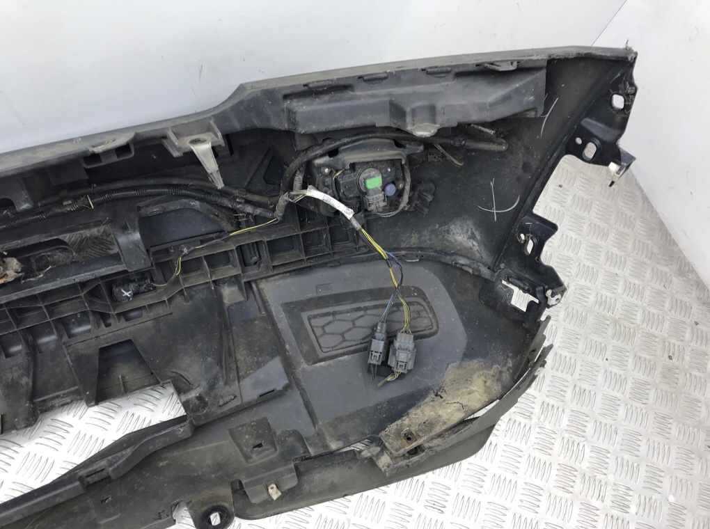 Бампер передний бу для Land Rover Discovery 4 3.0 TD,  2009 г.
