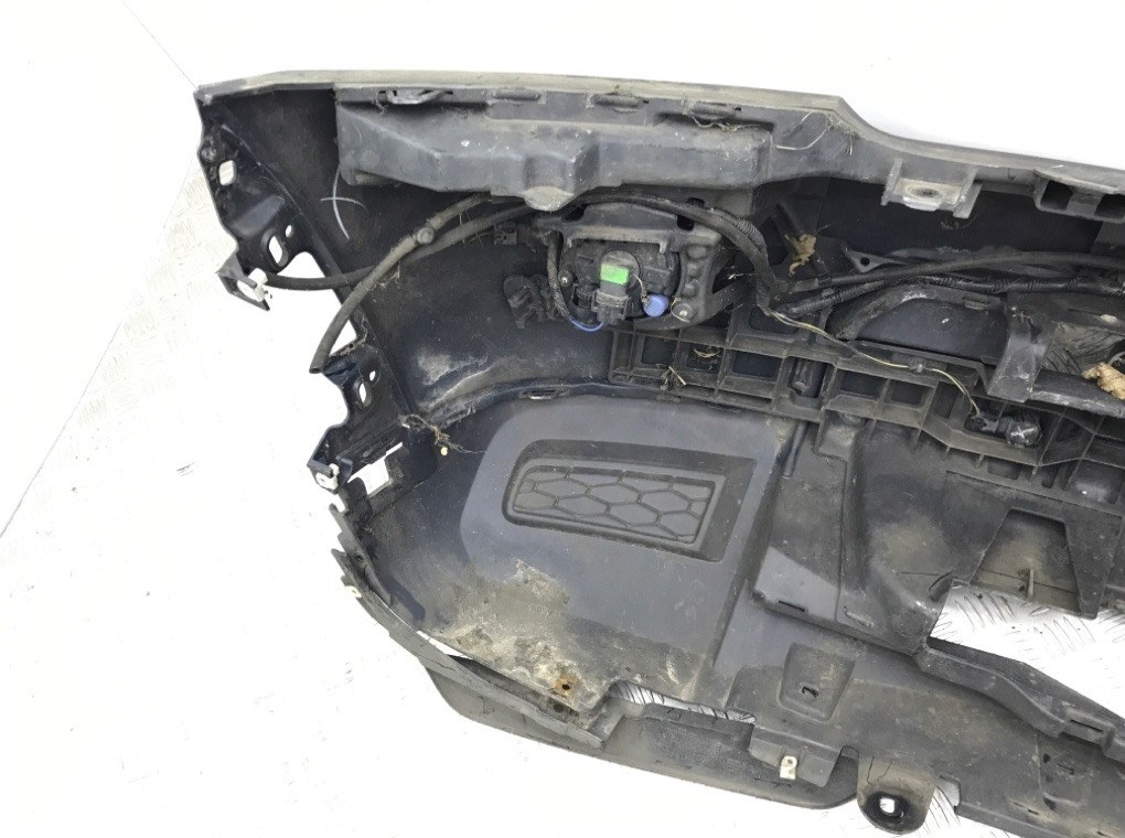 Бампер передний бу для Land Rover Discovery 4 3.0 TD,  2009 г.
