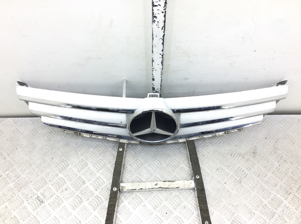 Решетка радиатора бу для Mercedes A W169 2.0 CDi,  2011 г.
