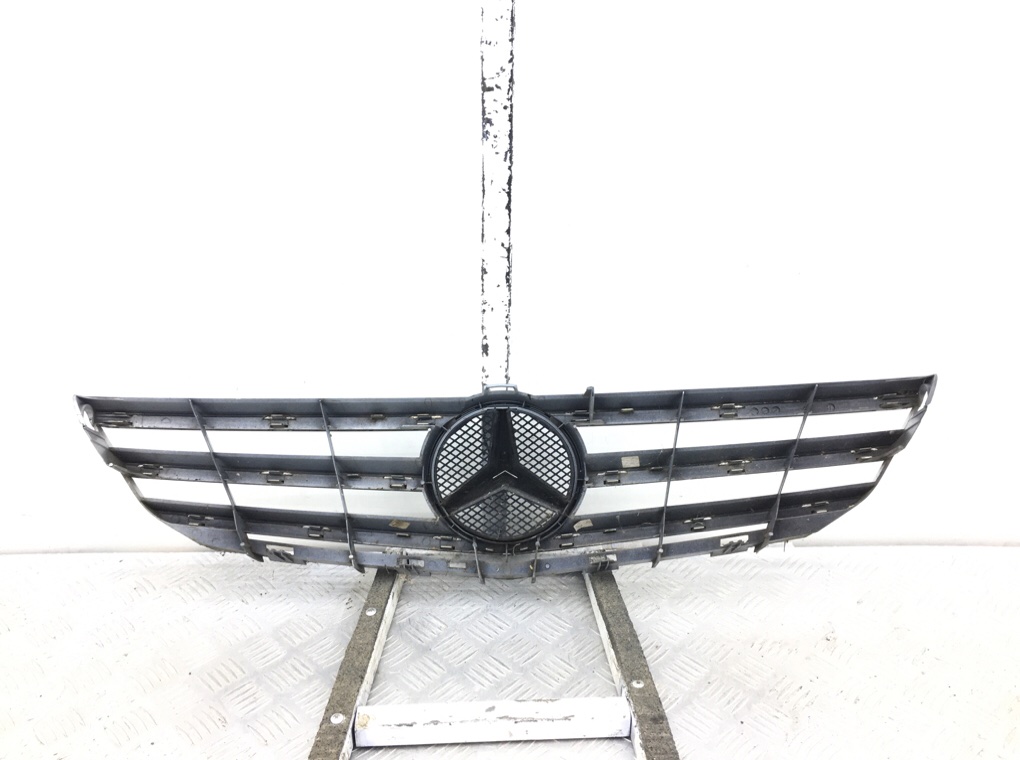 Решетка радиатора бу для Mercedes A W169 2.0 CDi,  2011 г.