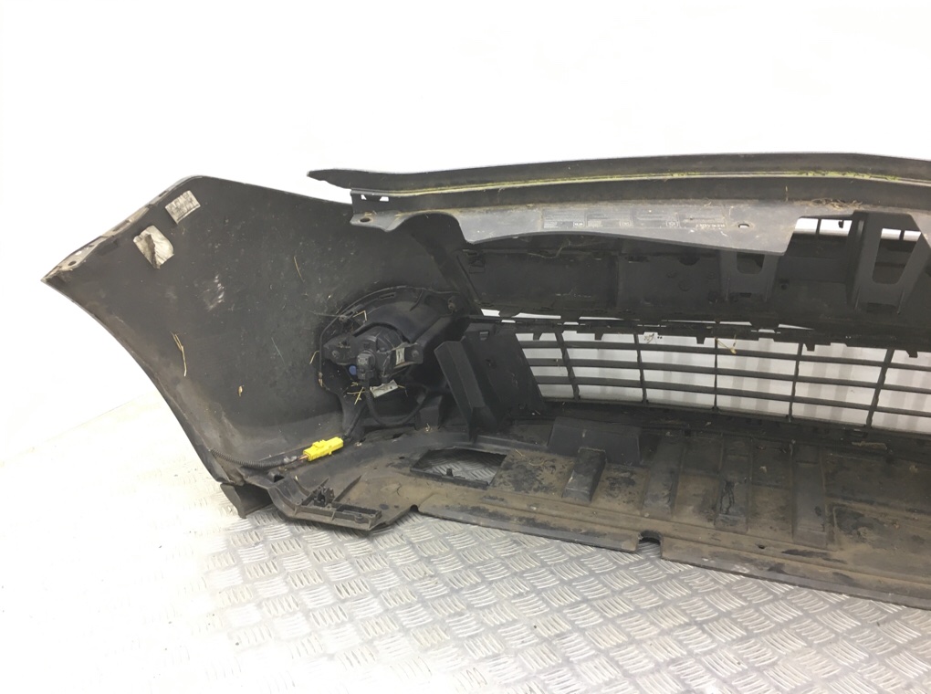 Бампер передний бу для Renault Clio 3 1.2 i, 2010 г. Бампер передний бу для Renault Clio 3 1.2 i, 2010 г.