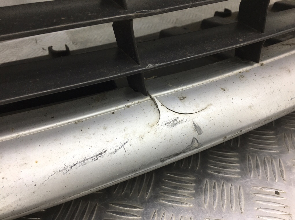 Бампер передний бу для Renault Clio 3 1.2 i, 2010 г. Бампер передний бу для Renault Clio 3 1.2 i, 2010 г.