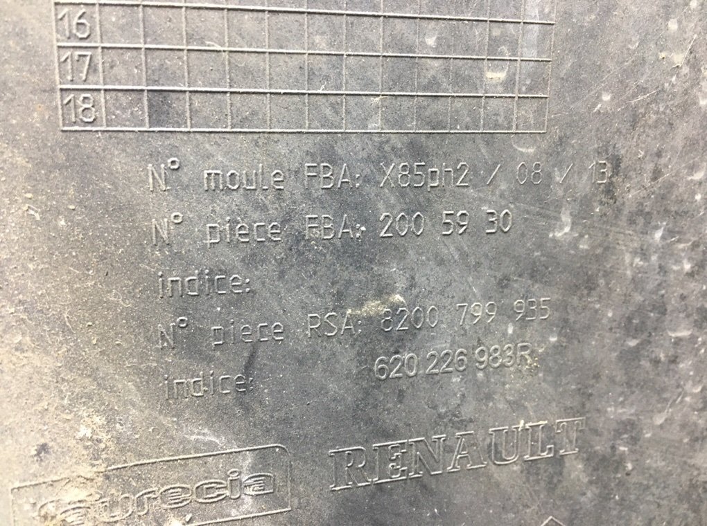 Бампер передний бу для Renault Clio 3 1.2 i, 2010 г. Бампер передний бу для Renault Clio 3 1.2 i, 2010 г.