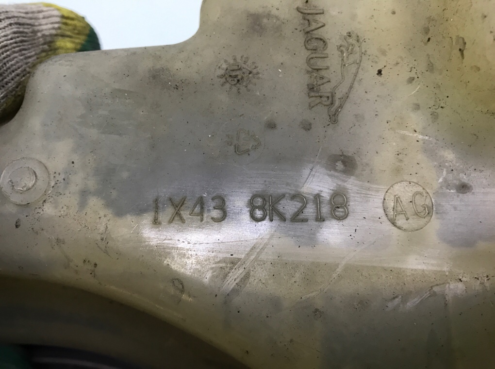 Бачок расширительный бу для Jaguar X-Type 2.0 TDCi, 2007 г. Бачок расширительный бу для Jaguar X-Type 2.0 TDCi, 2007 г.