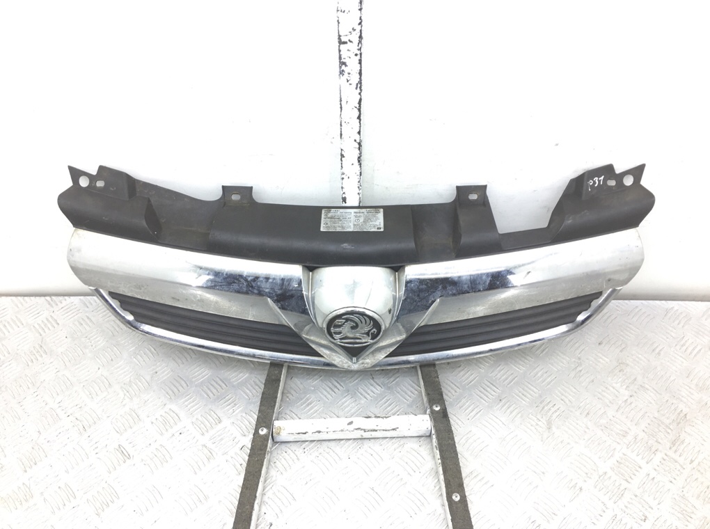 Решетка радиатора бу для Opel Zafira B 1.6 i,  2007 г.