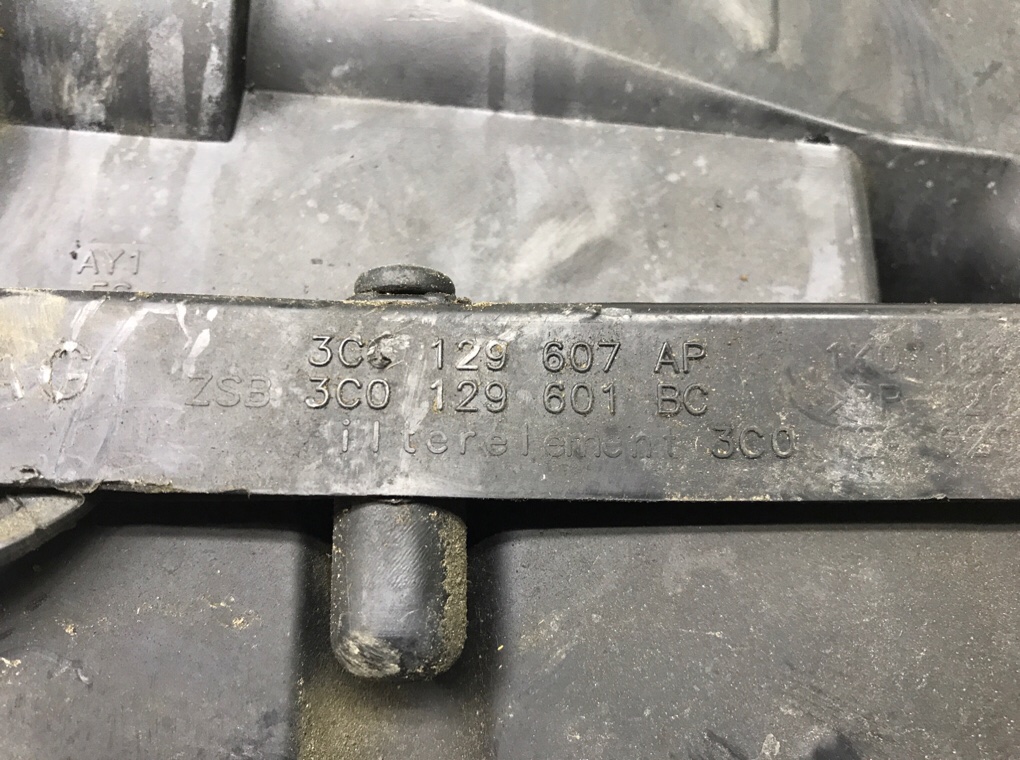 Корпус воздушного фильтра бу для Volkswagen Touran  2.0 TDi,  2007 г.