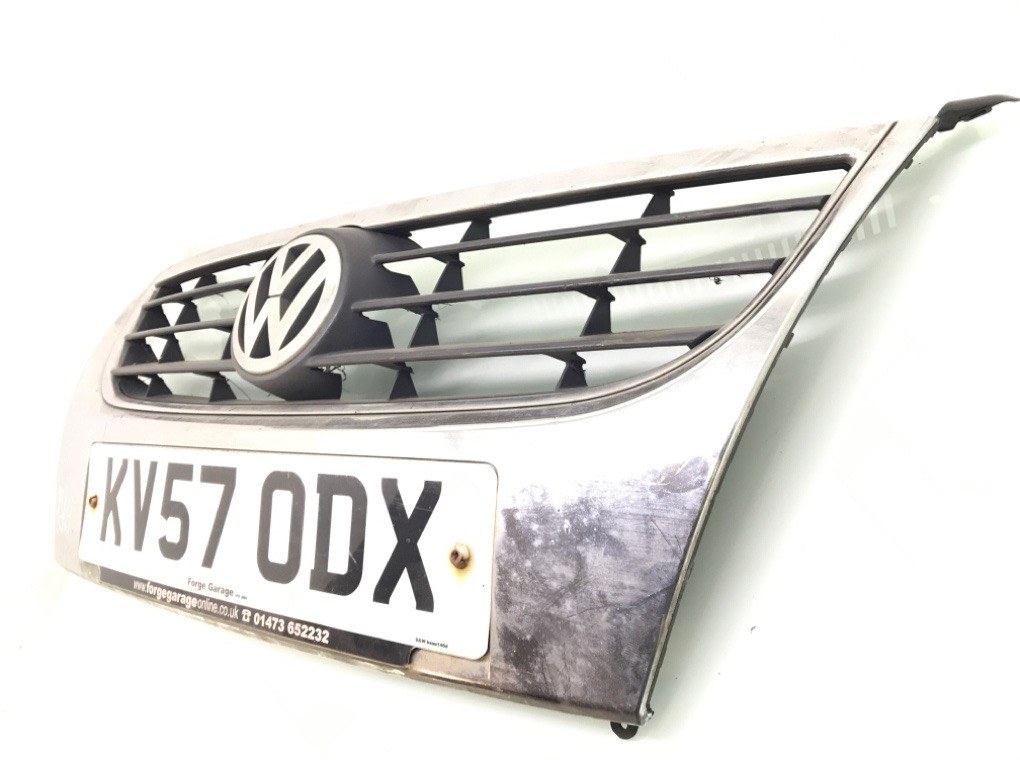 Решетка радиатора бу для Volkswagen Touran  2.0 TDi,  2007 г.