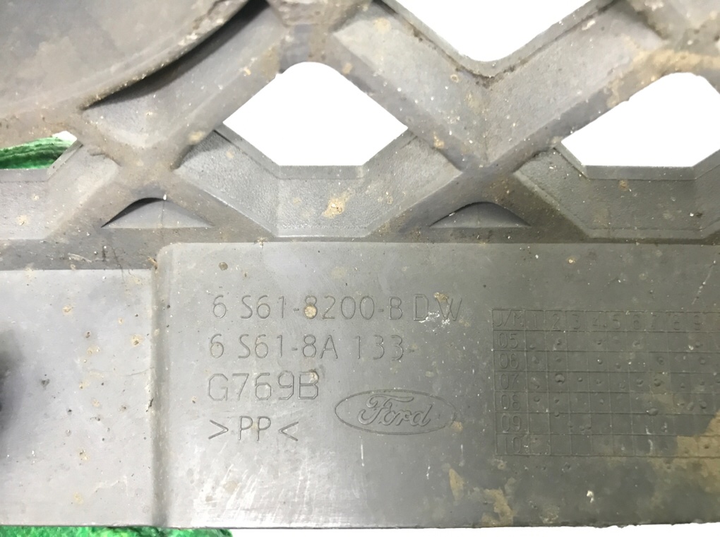 Решетка радиатора бу для Ford Fiesta 5 1.3 i,  2007 г.