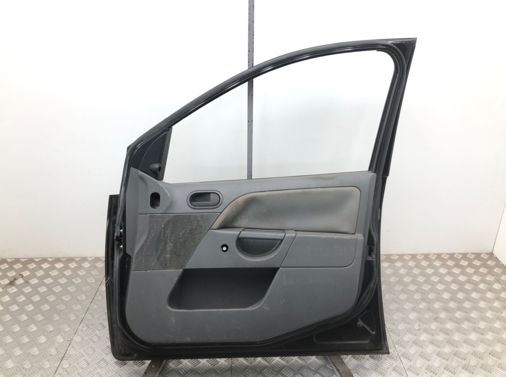 Дверь передняя правая бу для Ford Fiesta 5 1.3 i,  2003 г.