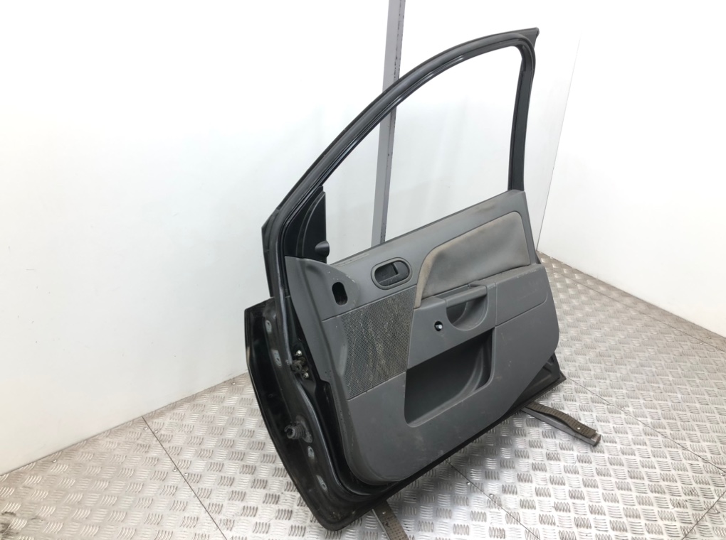Дверь передняя правая бу для Ford Fiesta 5 1.3 i,  2003 г.