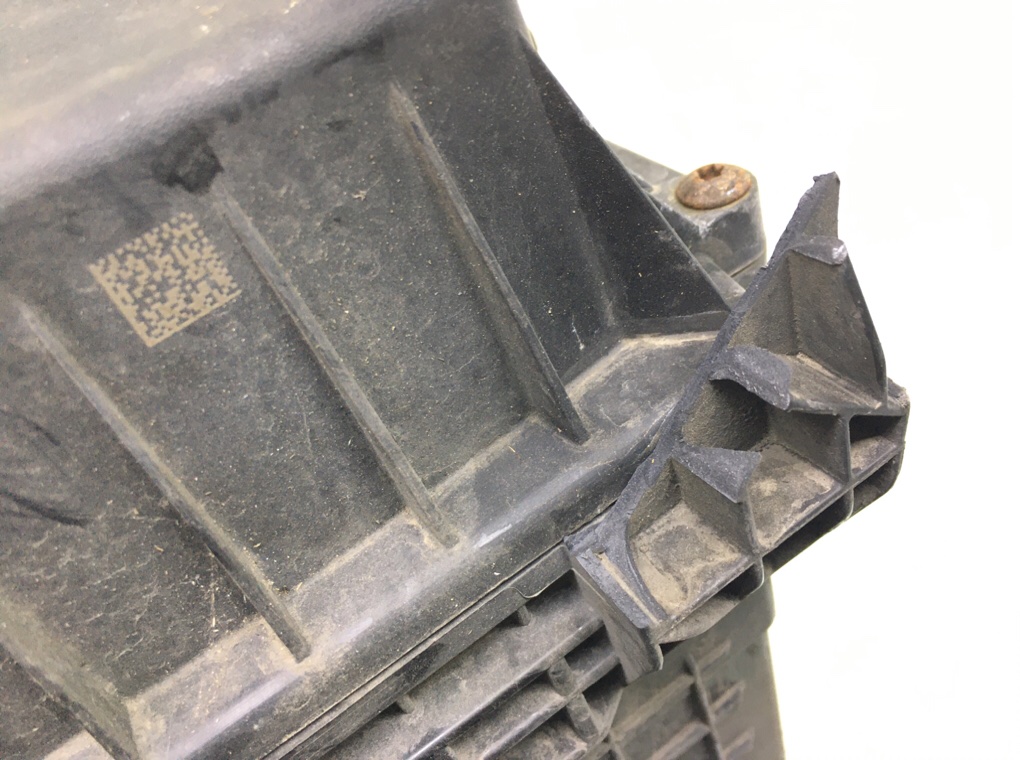 Корпус воздушного фильтра бу для Ford Fiesta 6 1.5 TDCi, 2014 г. Корпус воздушного фильтра бу для Ford Fiesta 6 1.5 TDCi, 2014 г.