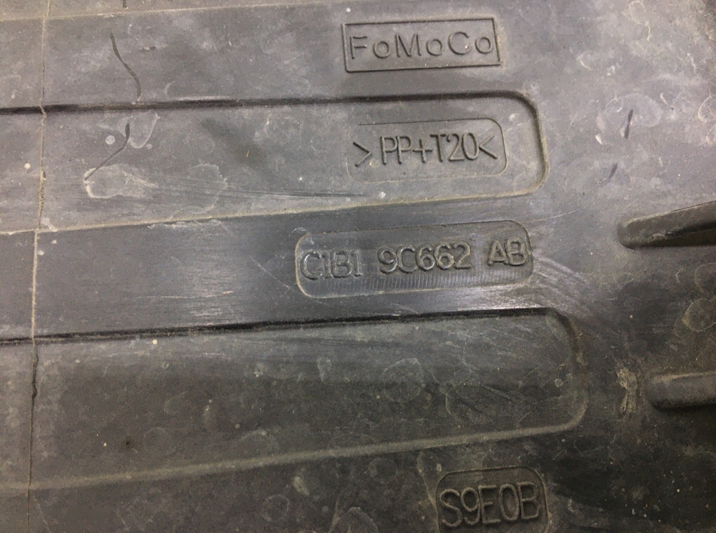 Корпус воздушного фильтра бу для Ford Fiesta 6 1.5 TDCi, 2014 г. Корпус воздушного фильтра бу для Ford Fiesta 6 1.5 TDCi, 2014 г.