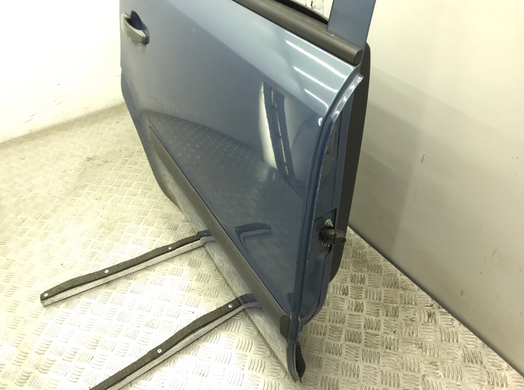 Дверь задняя правая бу для Opel Zafira B 1.6 i,  2007 г.