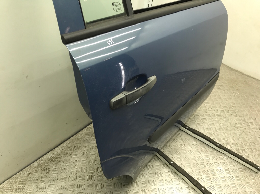 Дверь задняя правая бу для Opel Zafira B 1.6 i,  2007 г.