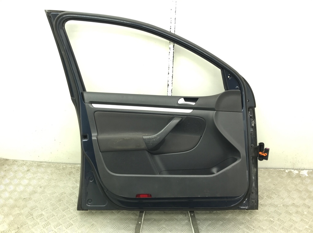 Дверь передняя левая бу для Volkswagen Golf 5 1.6 i,  2007 г.