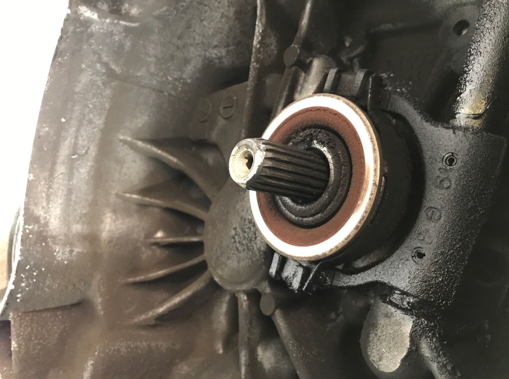 КПП механическая (МКПП) бу для Nissan Almera N16 1.5 i,  2003 г. 