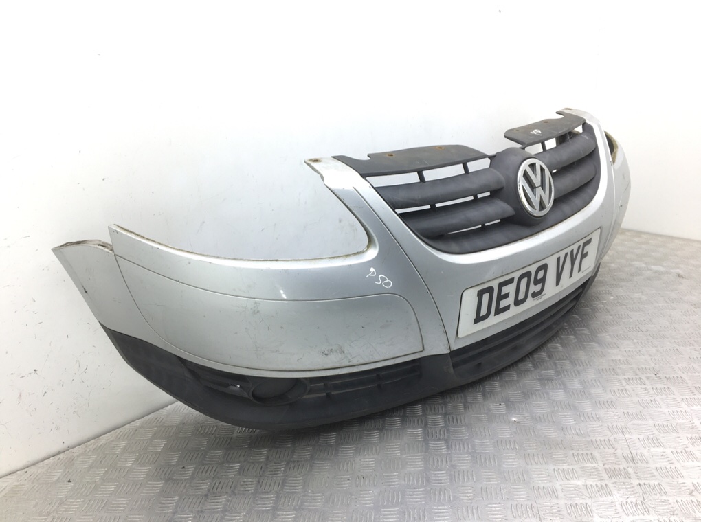 Бампер передний бу для Volkswagen Fox  1.2 i,  2009 г.