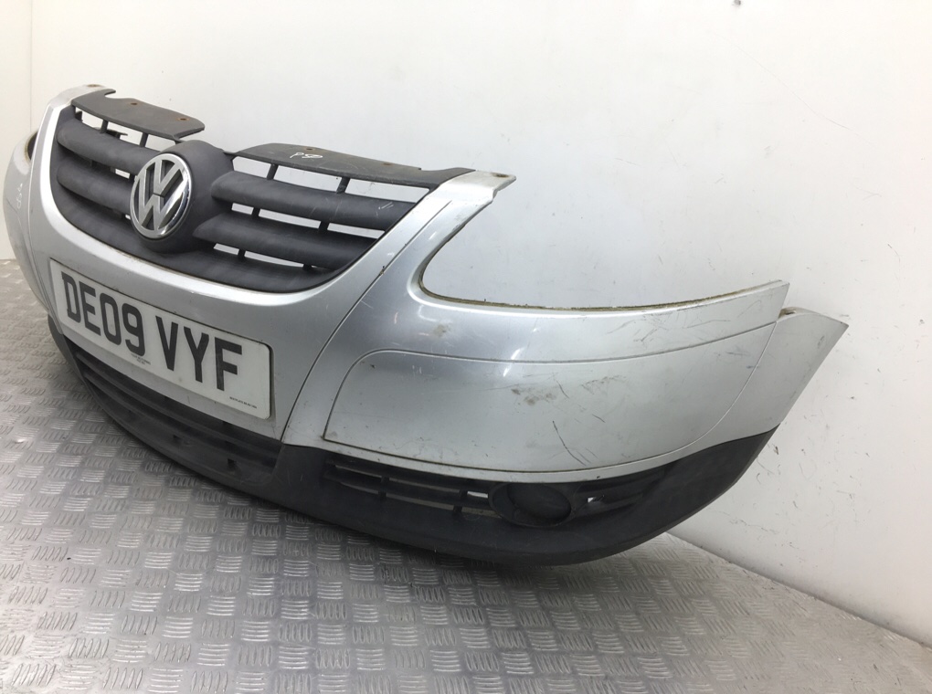 Бампер передний бу для Volkswagen Fox  1.2 i,  2009 г.